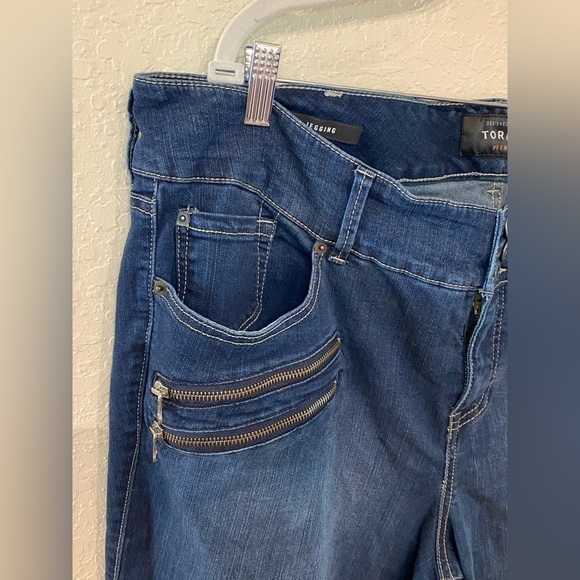 Torrid Premium Women’s Zippered Dark Wash High Rise Jeans/Jegging Size 24R - Picture 2 of 11